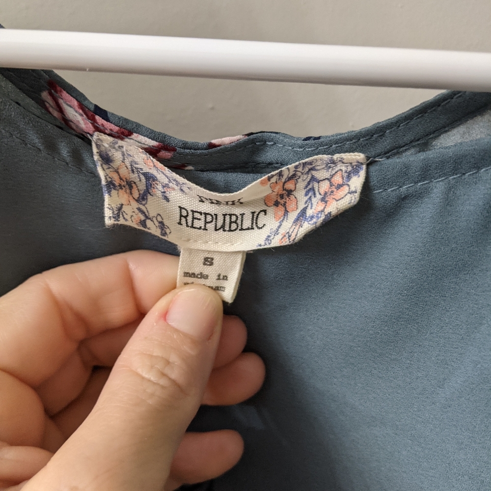 Blouse - Picture 2 of 2